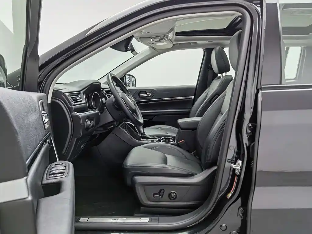 Jeep Grand Commander — миниатюра 10