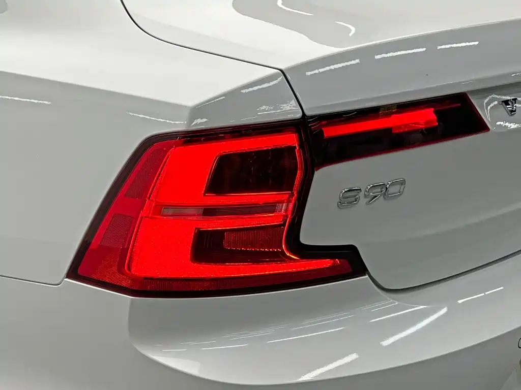 Volvo S90 — миниатюра 10