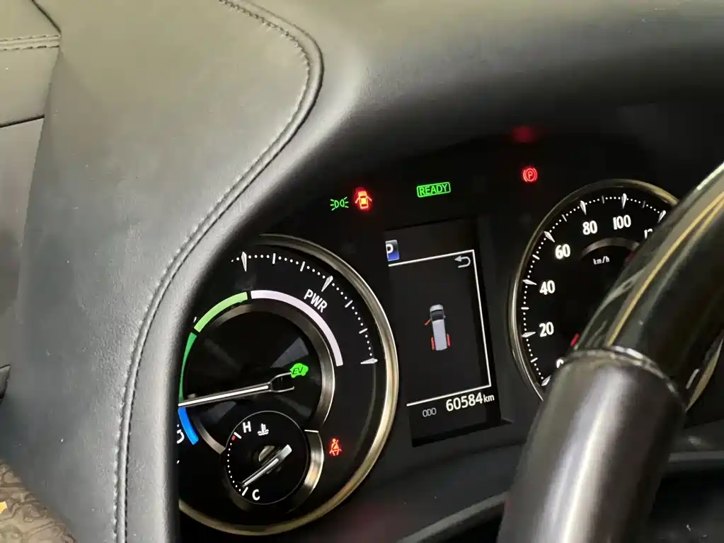 Toyota Alphard — миниатюра 10