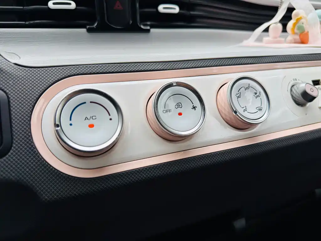Wuling MINIEV — миниатюра 11