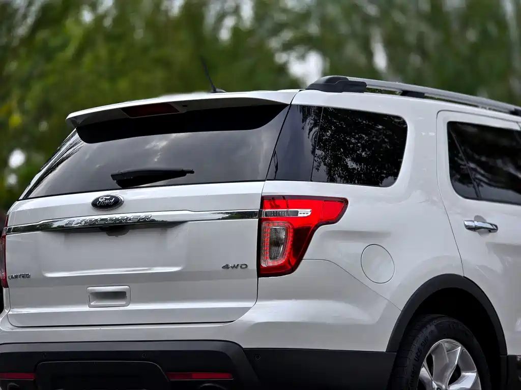 Ford Explorer (Import) — миниатюра 7