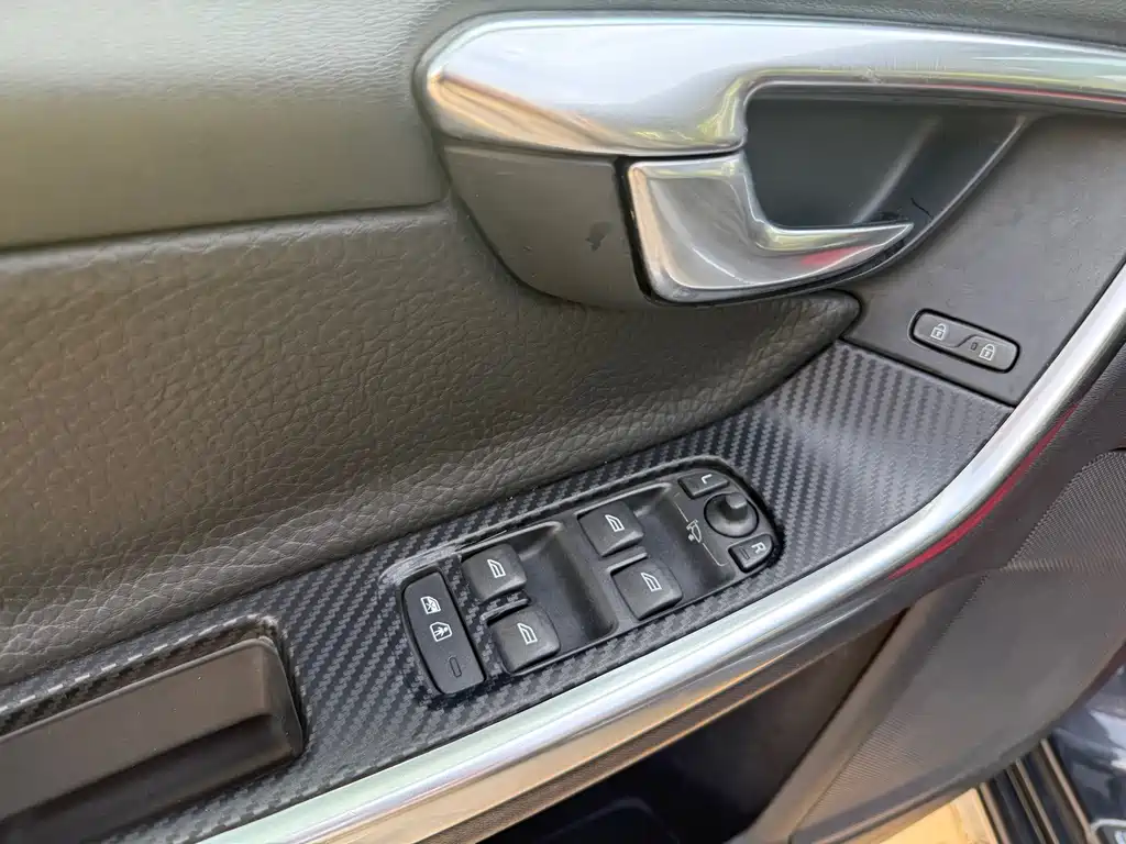 Volvo S60 (Import) — миниатюра 13