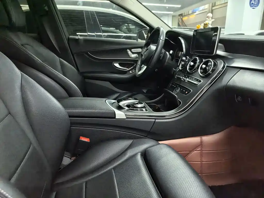 Mercedes-Benz C-Class — миниатюра 12