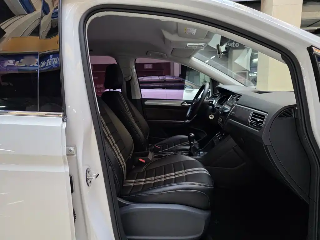 Volkswagen Touran — миниатюра 16
