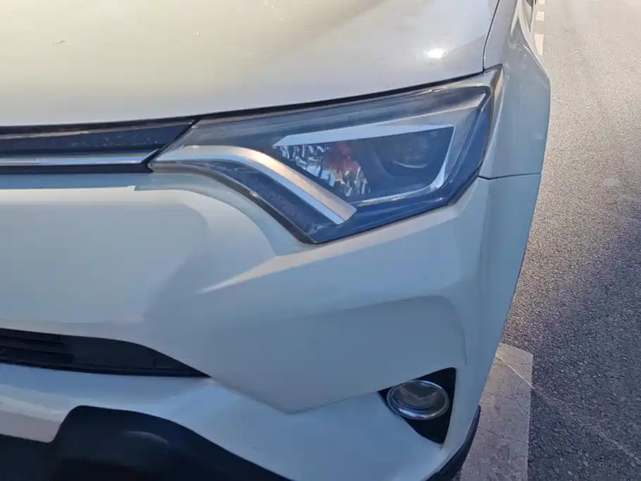 Toyota RAV4 — миниатюра 5