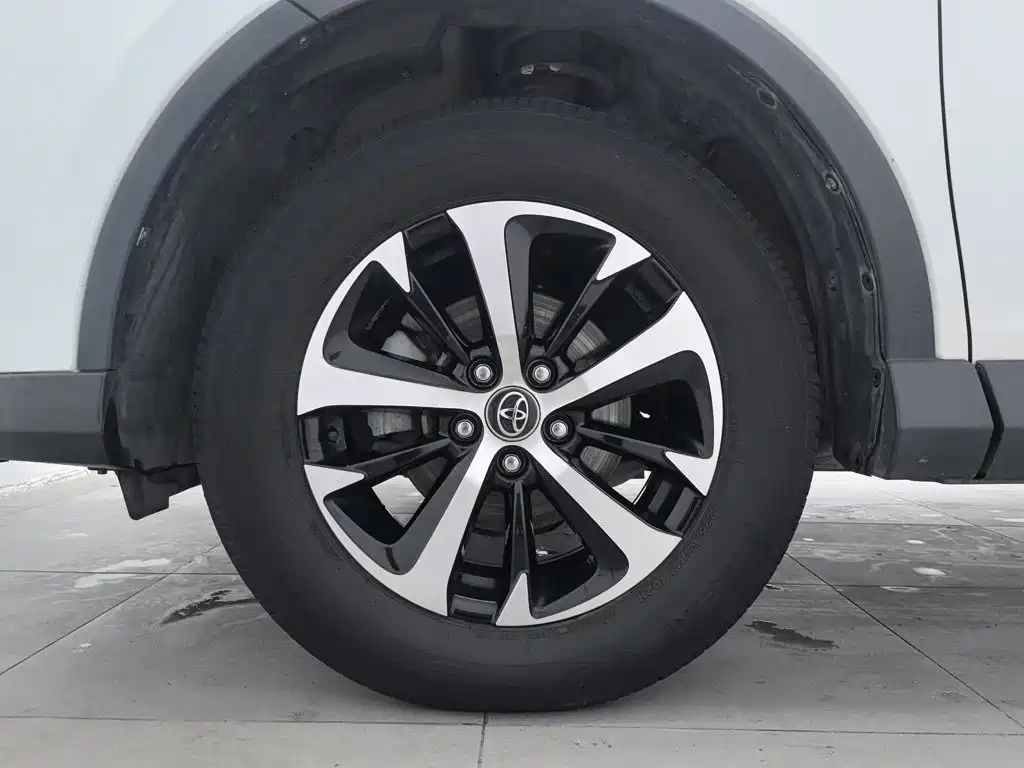 Toyota RAV4 — миниатюра 17
