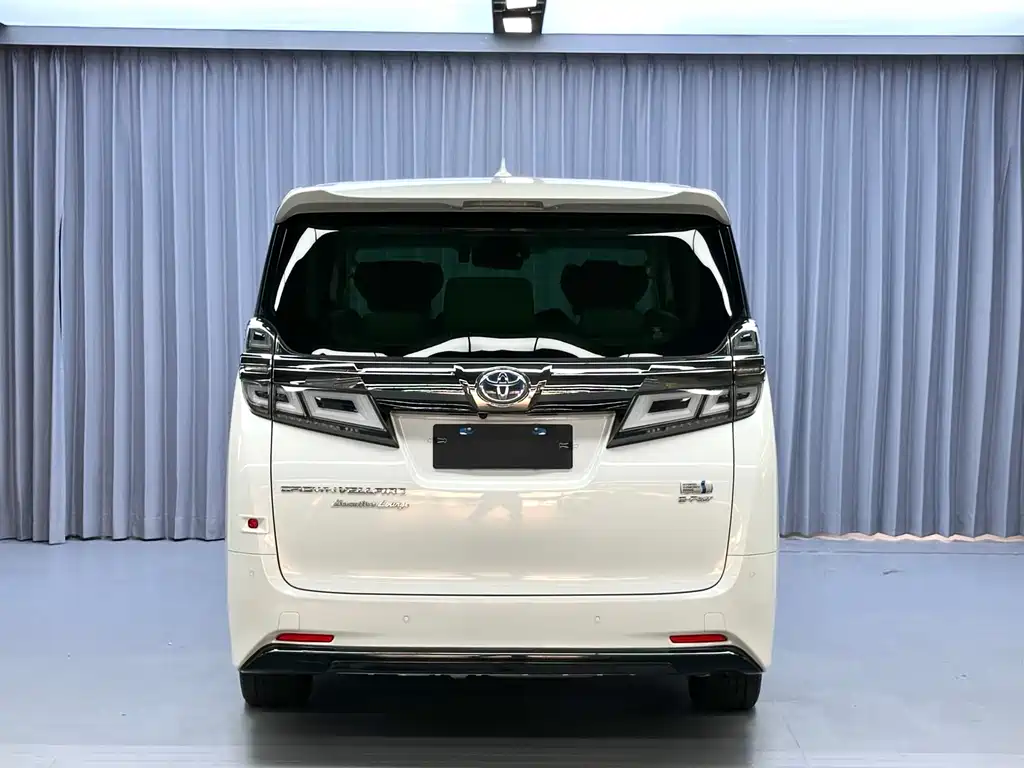Toyota Vellfire — миниатюра 5