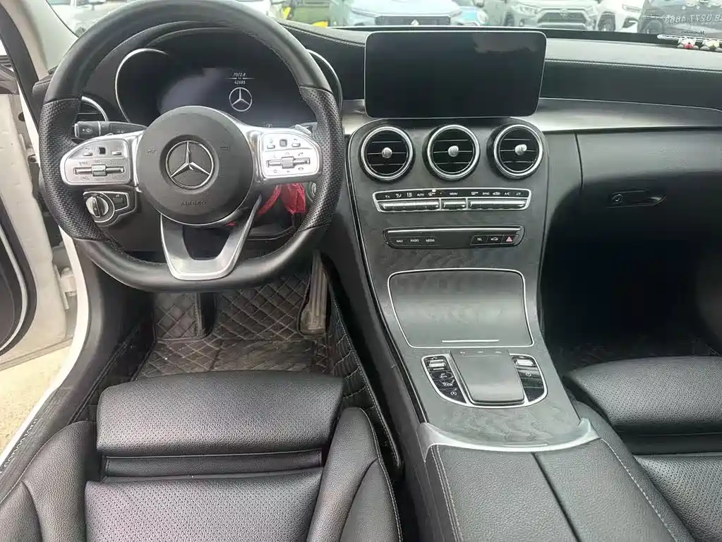 Mercedes-Benz C-Class — миниатюра 6