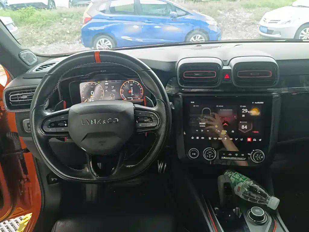 Lynk & Co 02 Hatchback — миниатюра 10