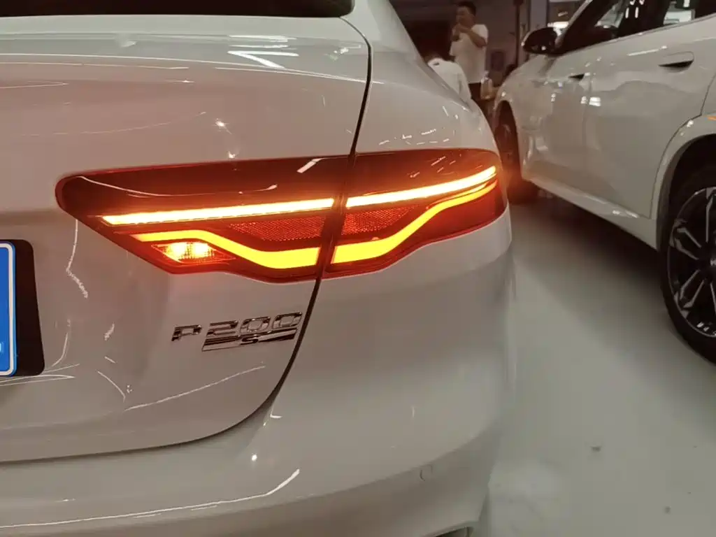 Jaguar XEL — миниатюра 8