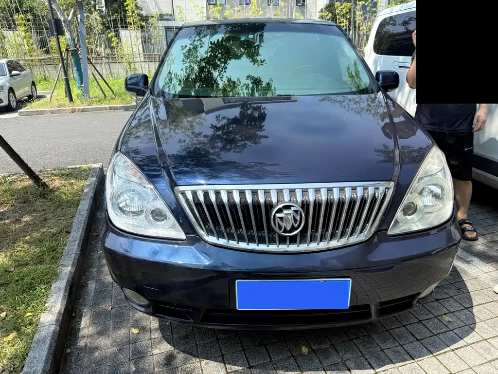 Buick GL8 — миниатюра 2