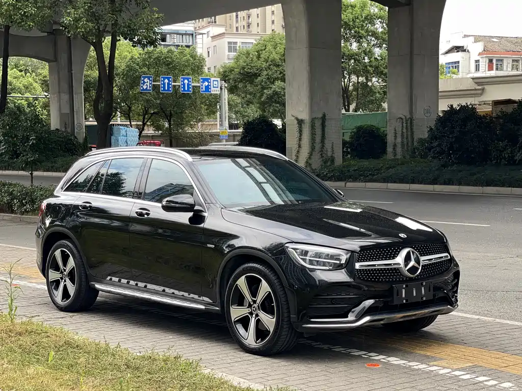 MERCEDES-BENZ GLC
