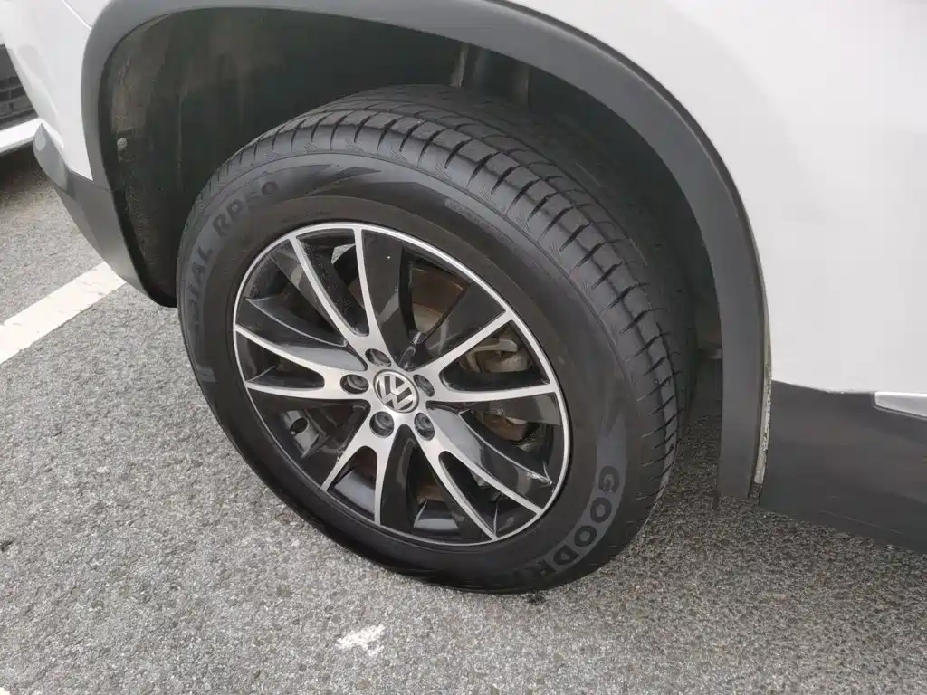 Volkswagen Tiguan — миниатюра 5