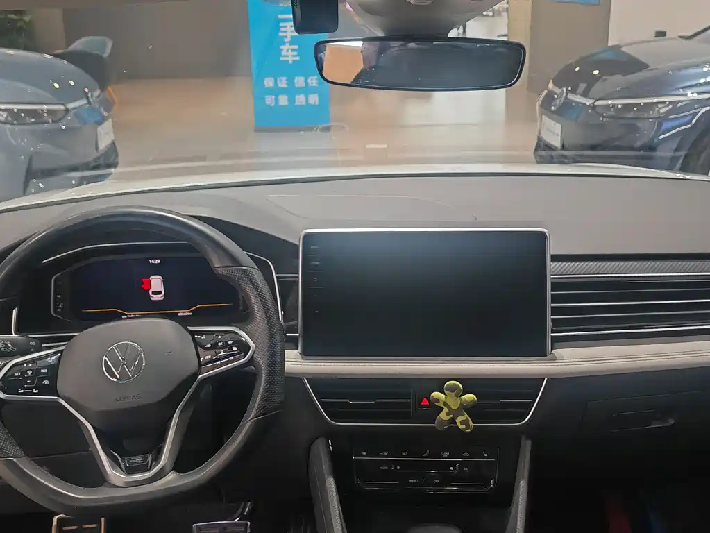 Volkswagen Tiguan L L 2023 380TSI AT R-Line 7 мест