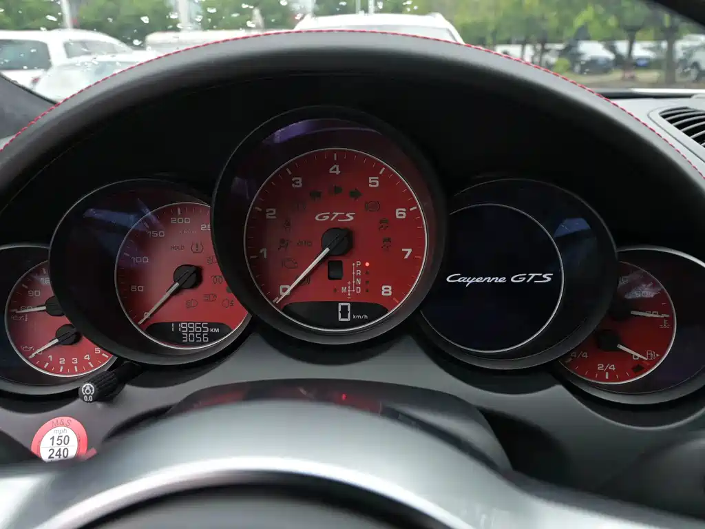 Porsche Cayenne — миниатюра 11