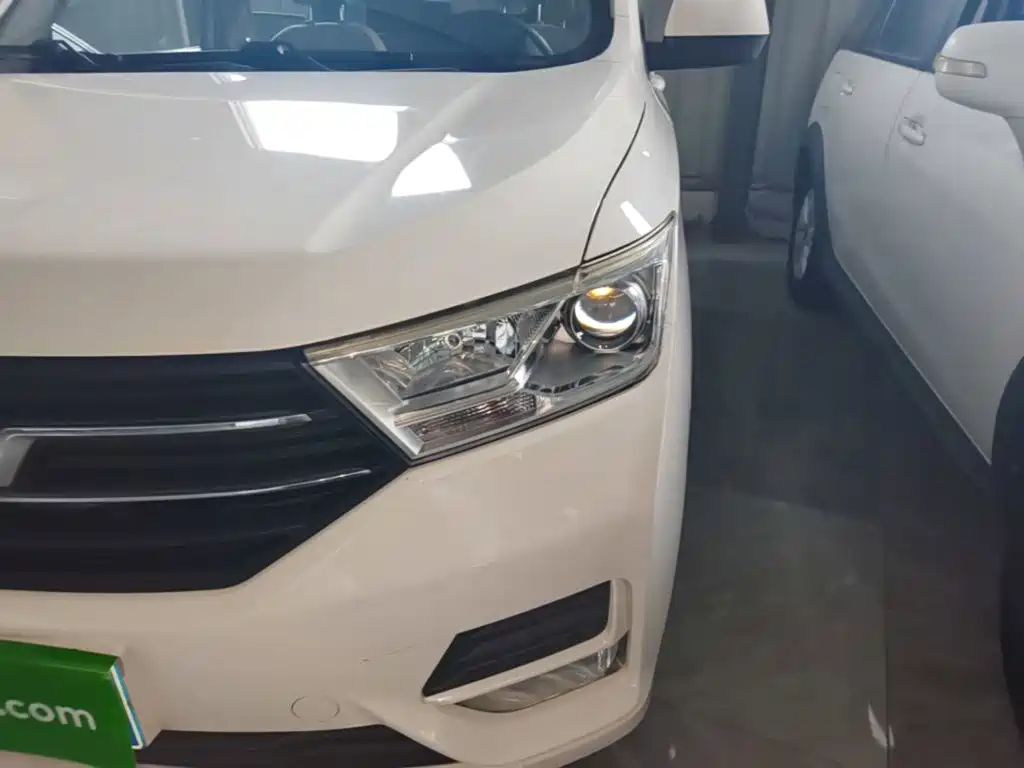 Wuling Hongguang — миниатюра 24