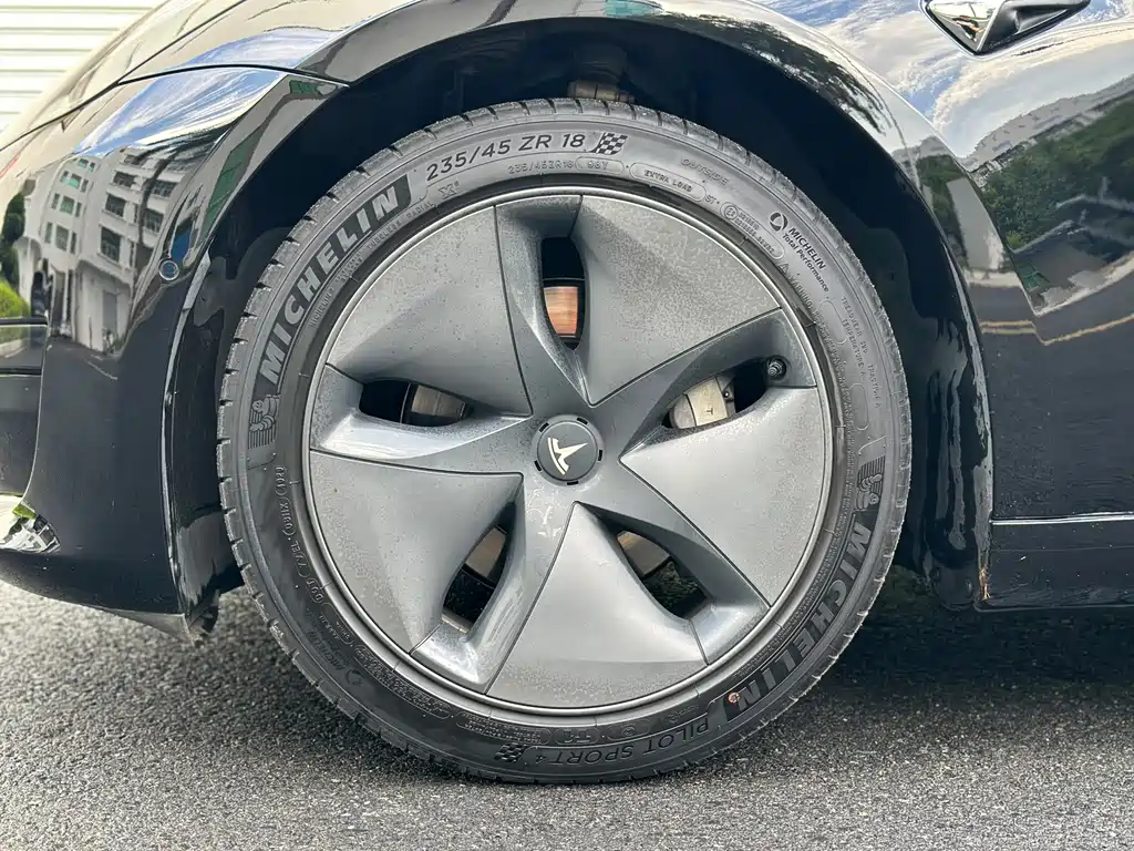 Tesla Model 3 — миниатюра 8
