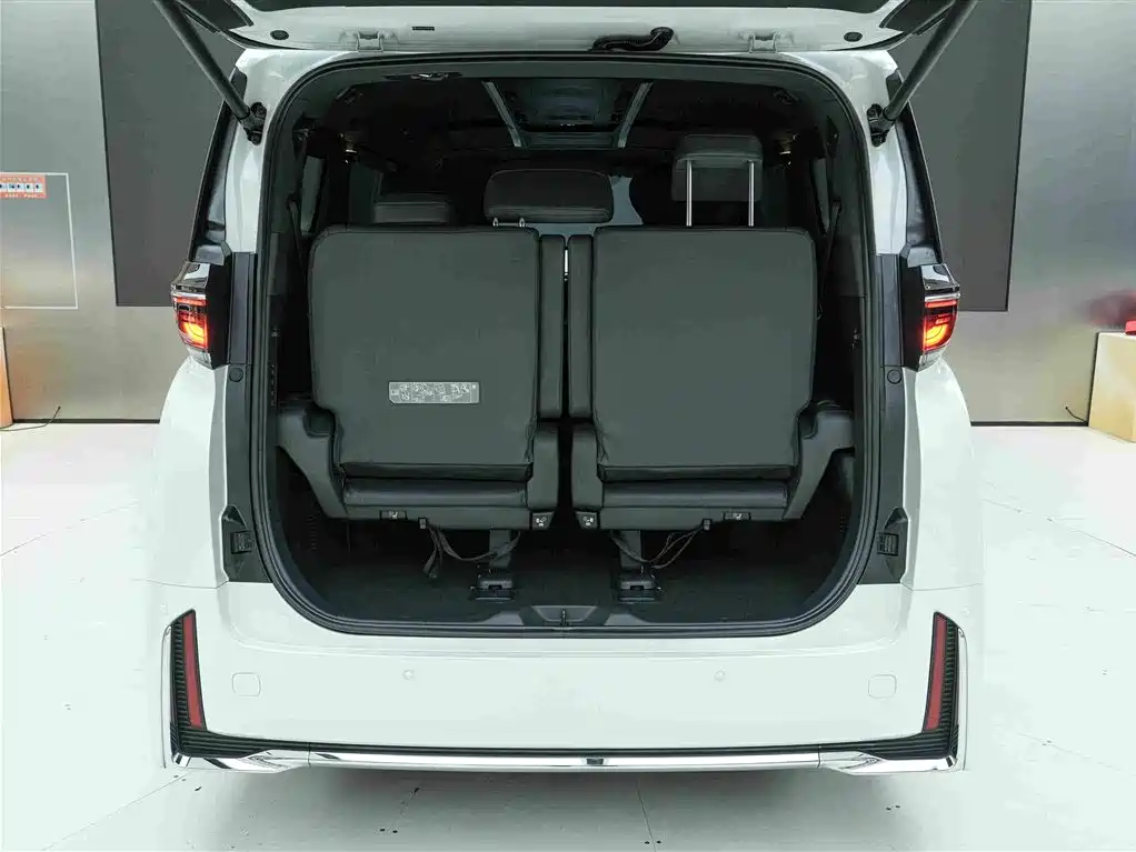 Toyota Vellfire — миниатюра 26