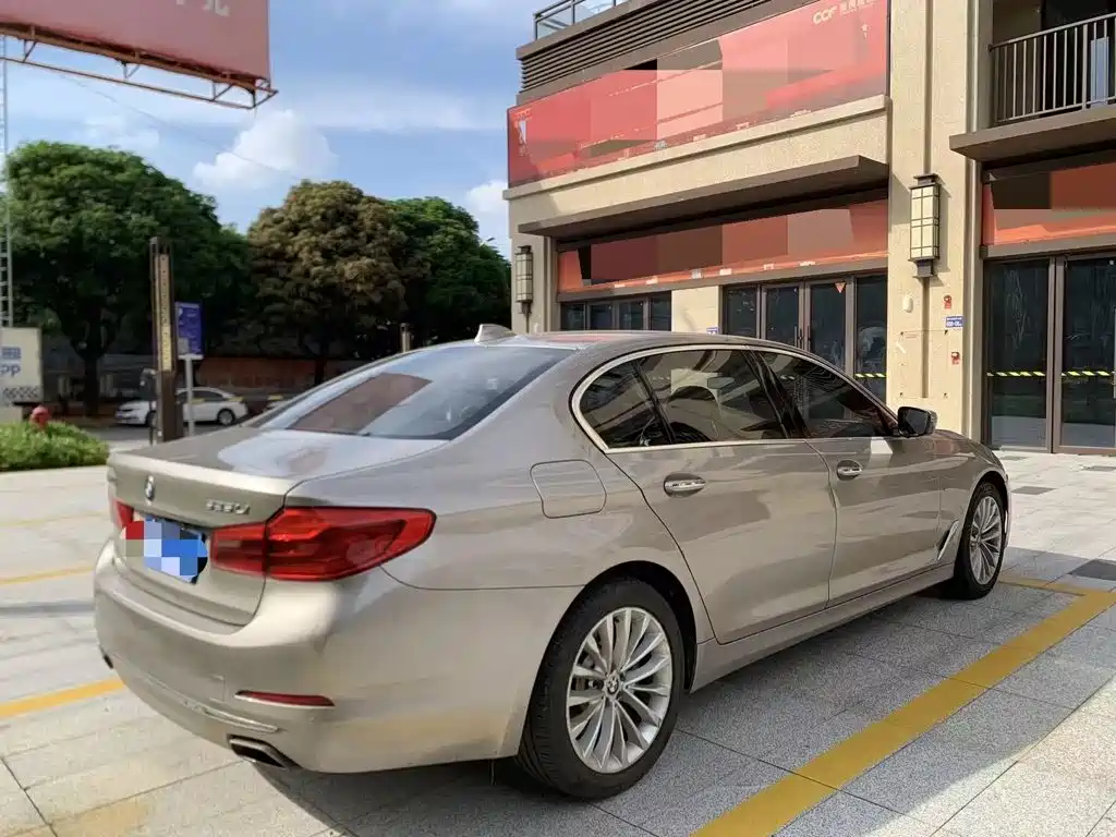 BMW 5 Series — миниатюра 6