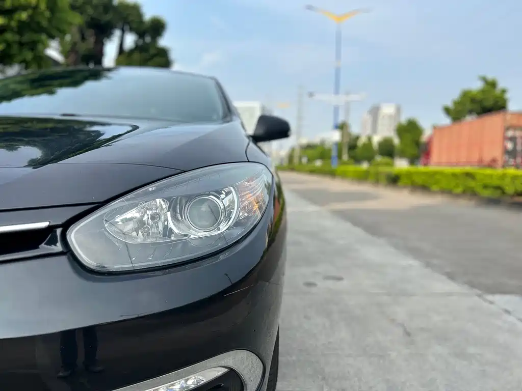 Renault Fluence — миниатюра 8