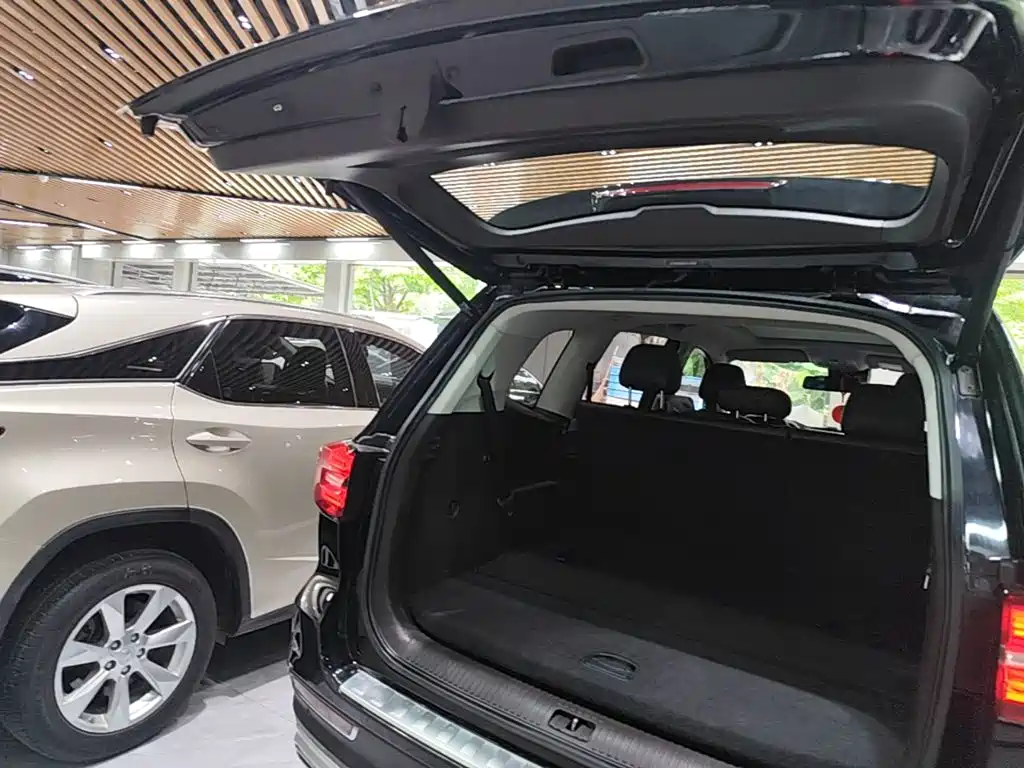 Roewe RX8 — миниатюра 19