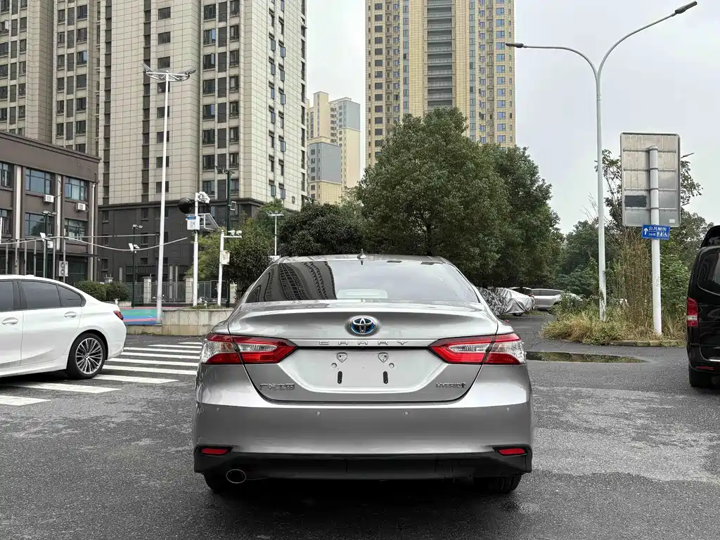 Toyota Camry — миниатюра 5