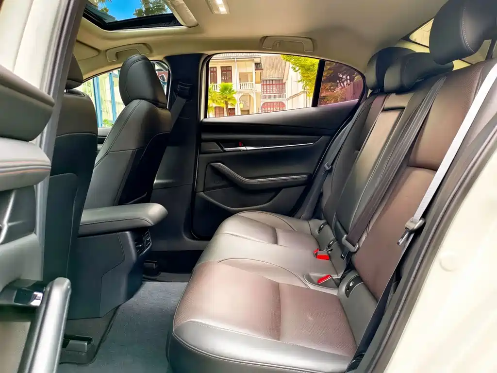 Mazda 3 Axela — миниатюра 8