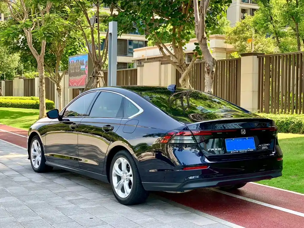 Honda Accord — миниатюра 6