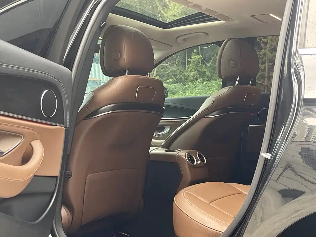 Mercedes-Benz E-Class — миниатюра 8