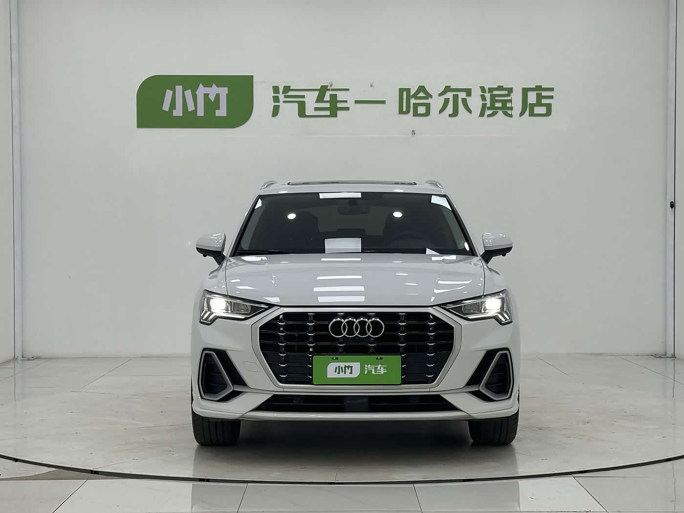 Audi Q3 1.4 л 2023 г. Белый, пробег 19000 км