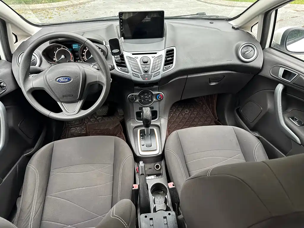 Ford Fiesta Hatchback 1.5L Auto Class Fashion Type, фото 8
