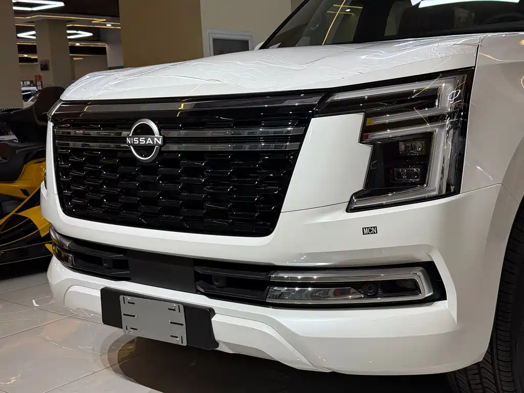 Nissan Patrol — миниатюра 5