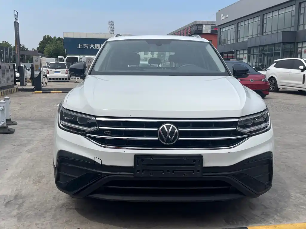 Volkswagen Tiguan L — миниатюра 2