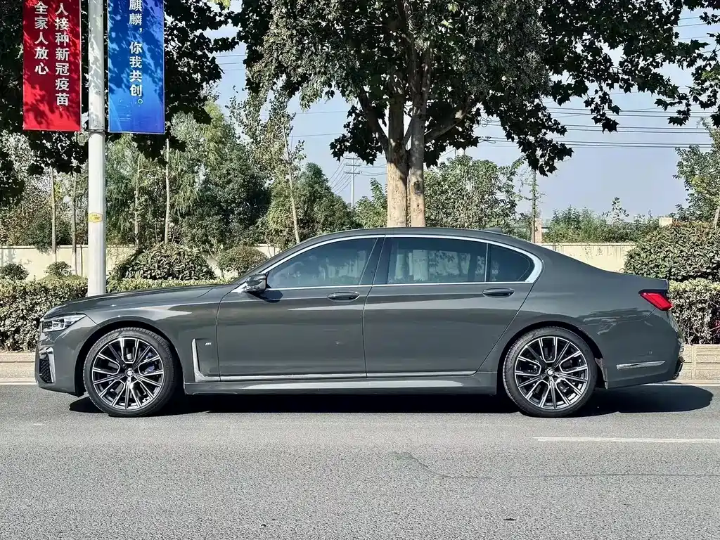 BMW 7 Series — миниатюра 3