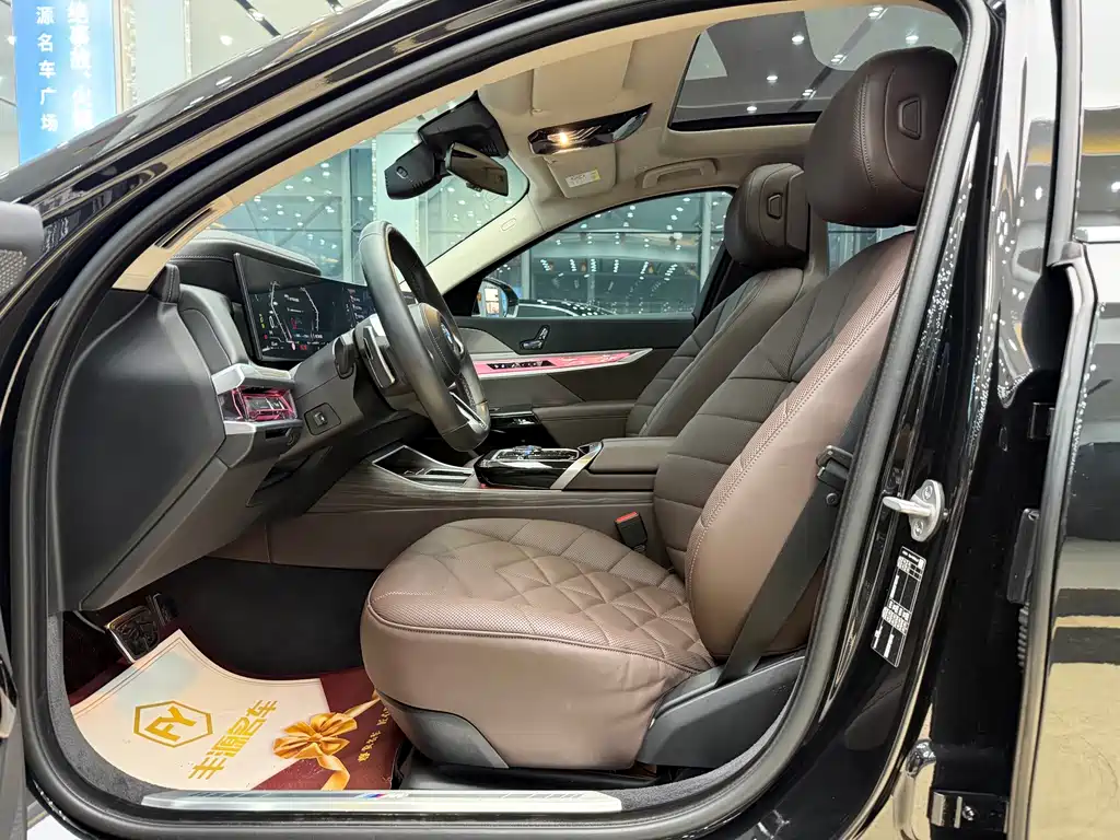 BMW 7 Series — миниатюра 4