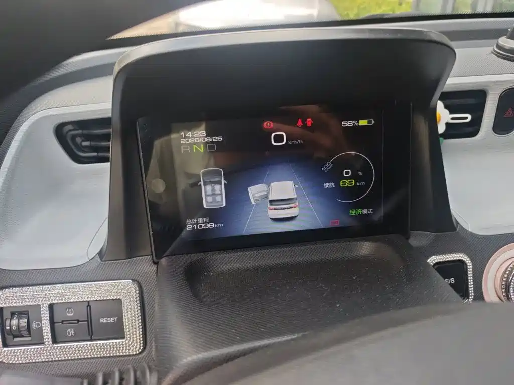 Wuling MINIEV — миниатюра 7