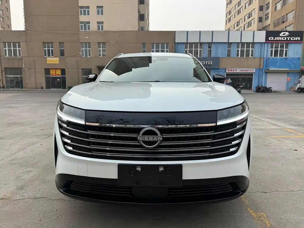 NISSAN EXPLORING THE LAND