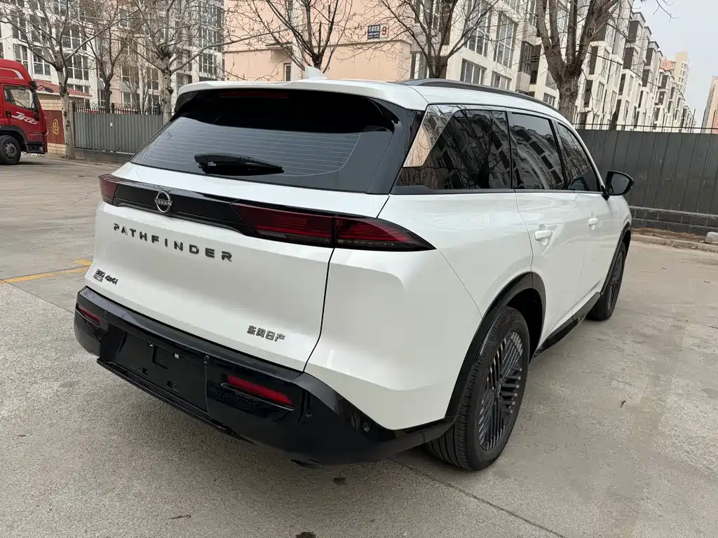 NISSAN EXPLORING THE LAND