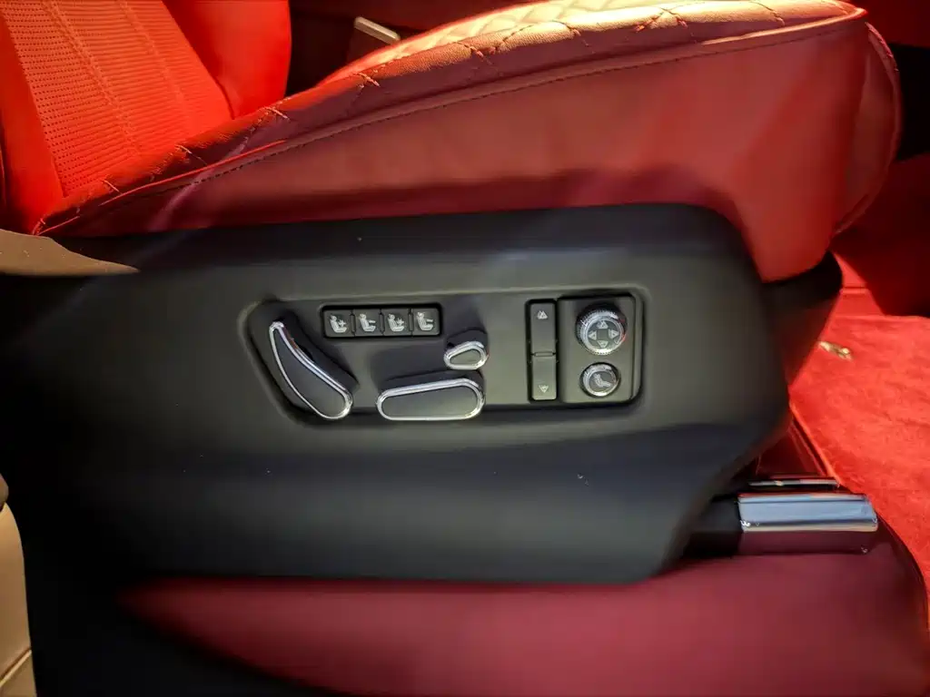 Bentley Bentayga — миниатюра 7
