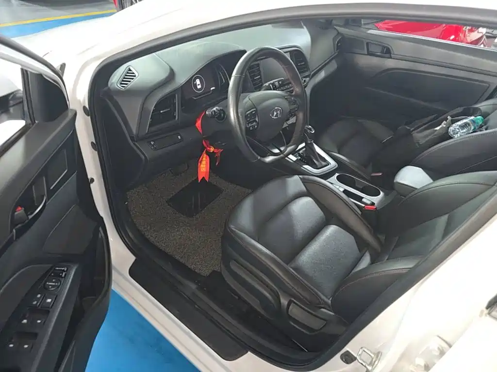 Hyundai Elantra — миниатюра 16