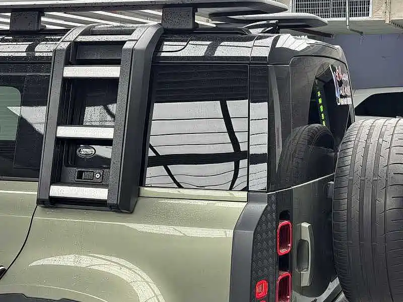 Land Rover Defender — миниатюра 10