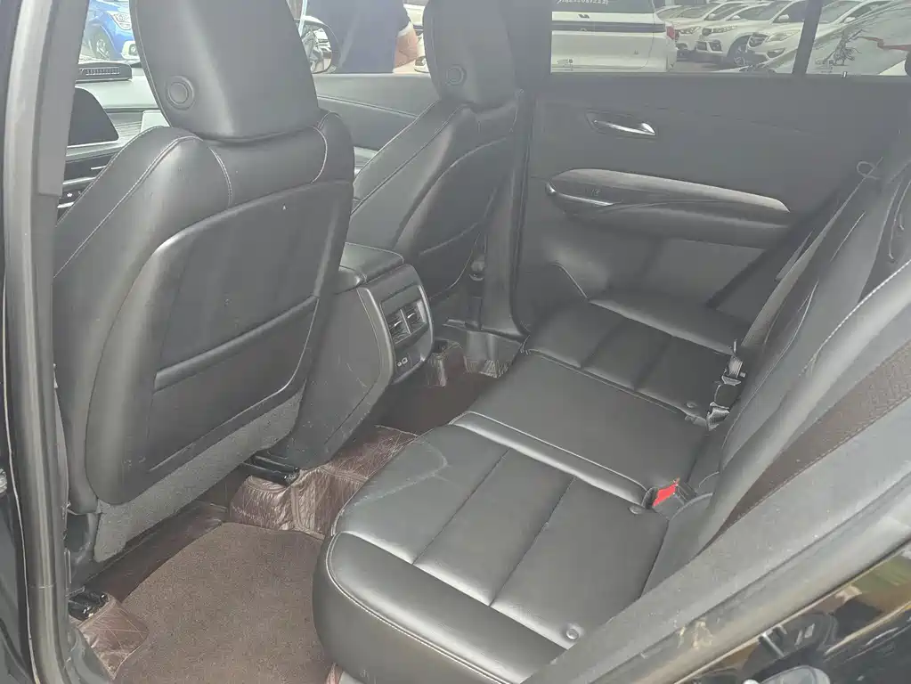 Cadillac XT4 — миниатюра 5
