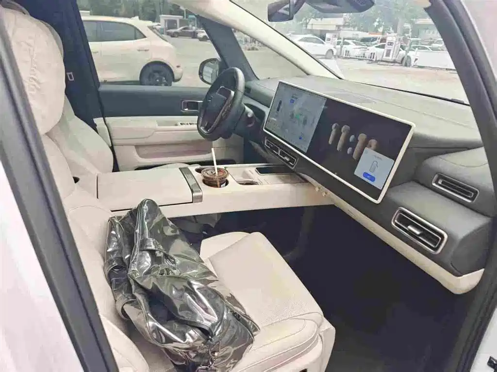Li Auto Li MEGA — миниатюра 3