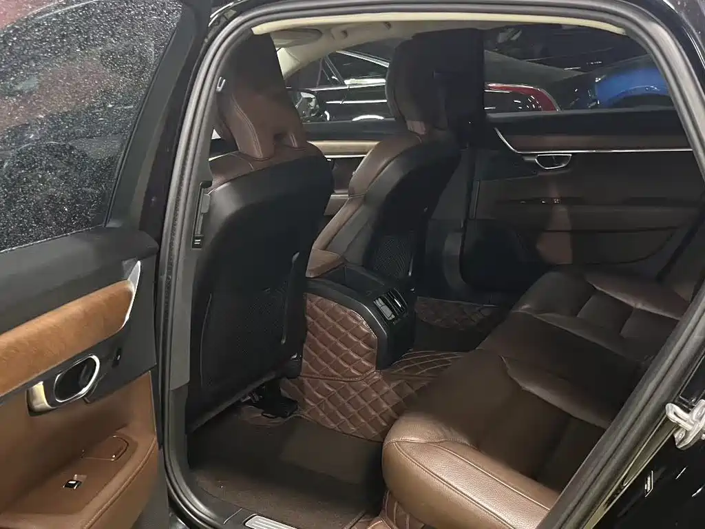 Volvo S90 — миниатюра 6