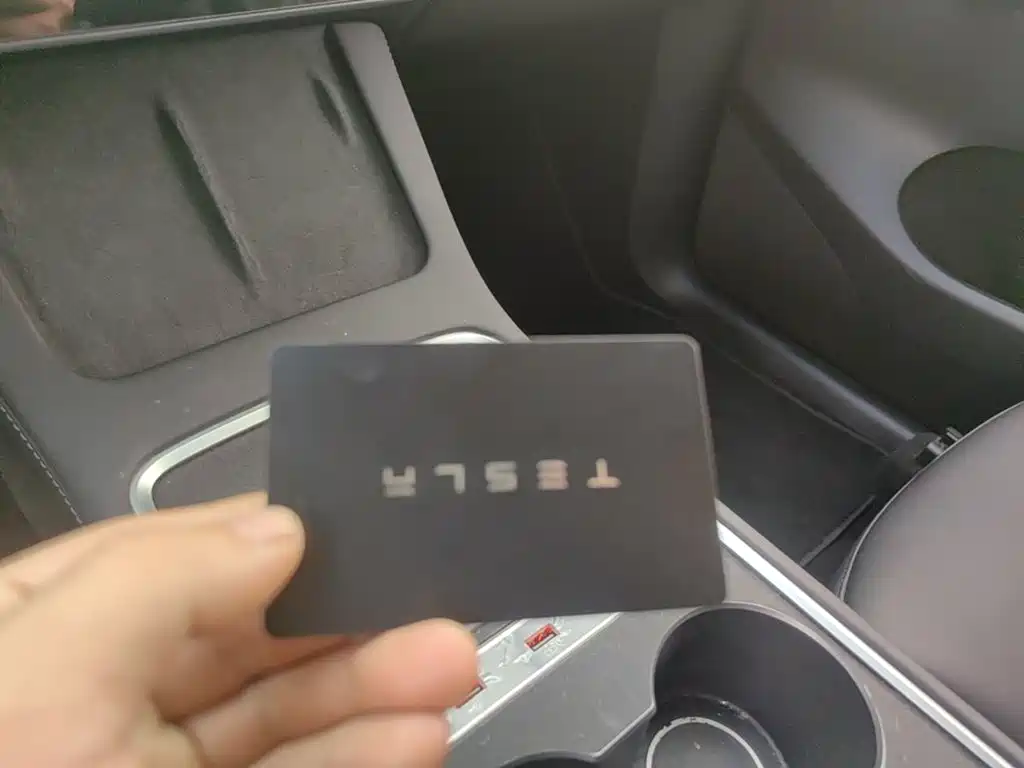 Tesla Model Y — миниатюра 9