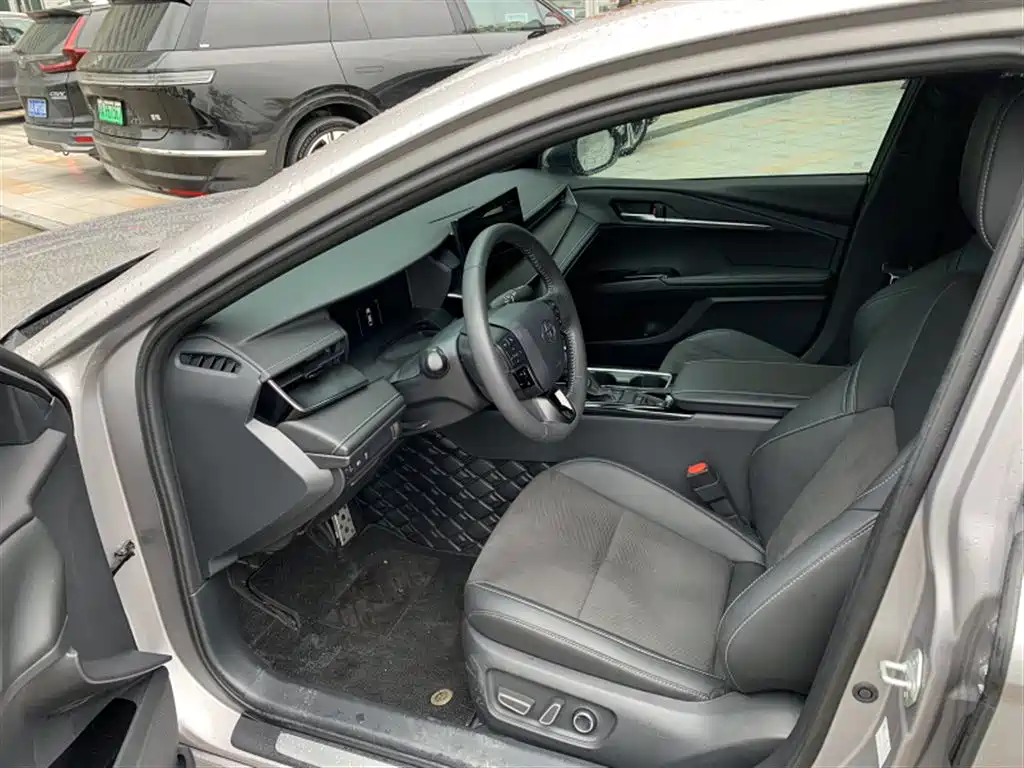 Toyota Camry — миниатюра 4