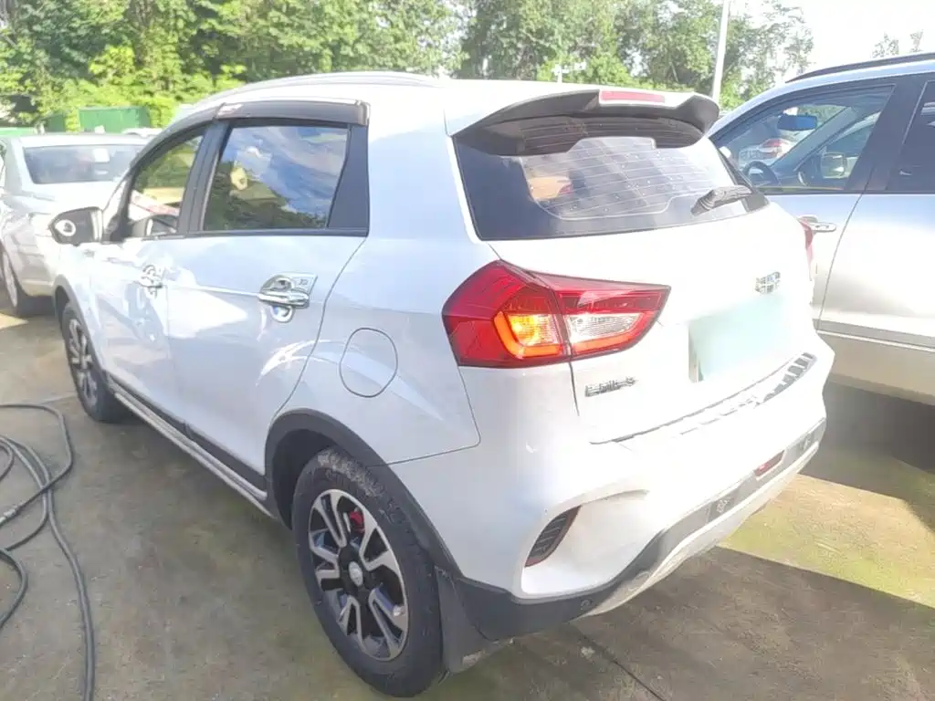 Geely Vision X3 — миниатюра 5