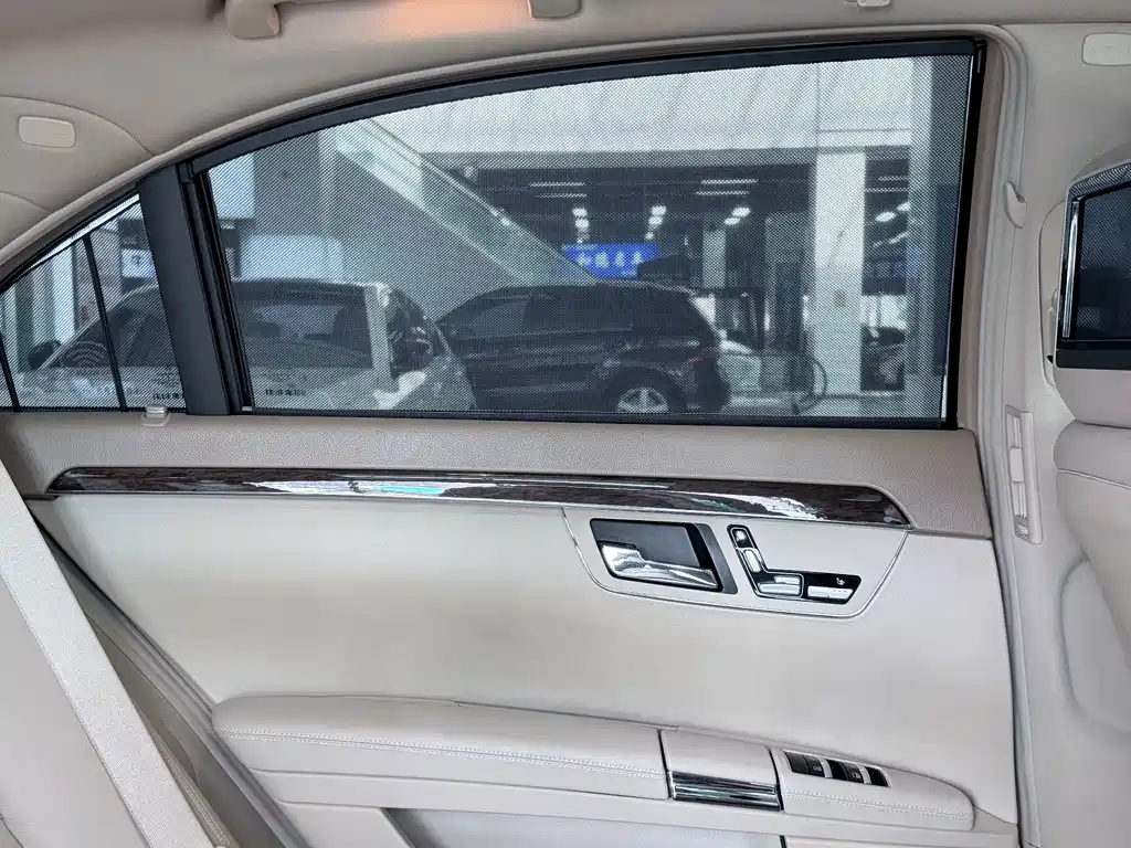 Mercedes-Benz S-Class — миниатюра 13