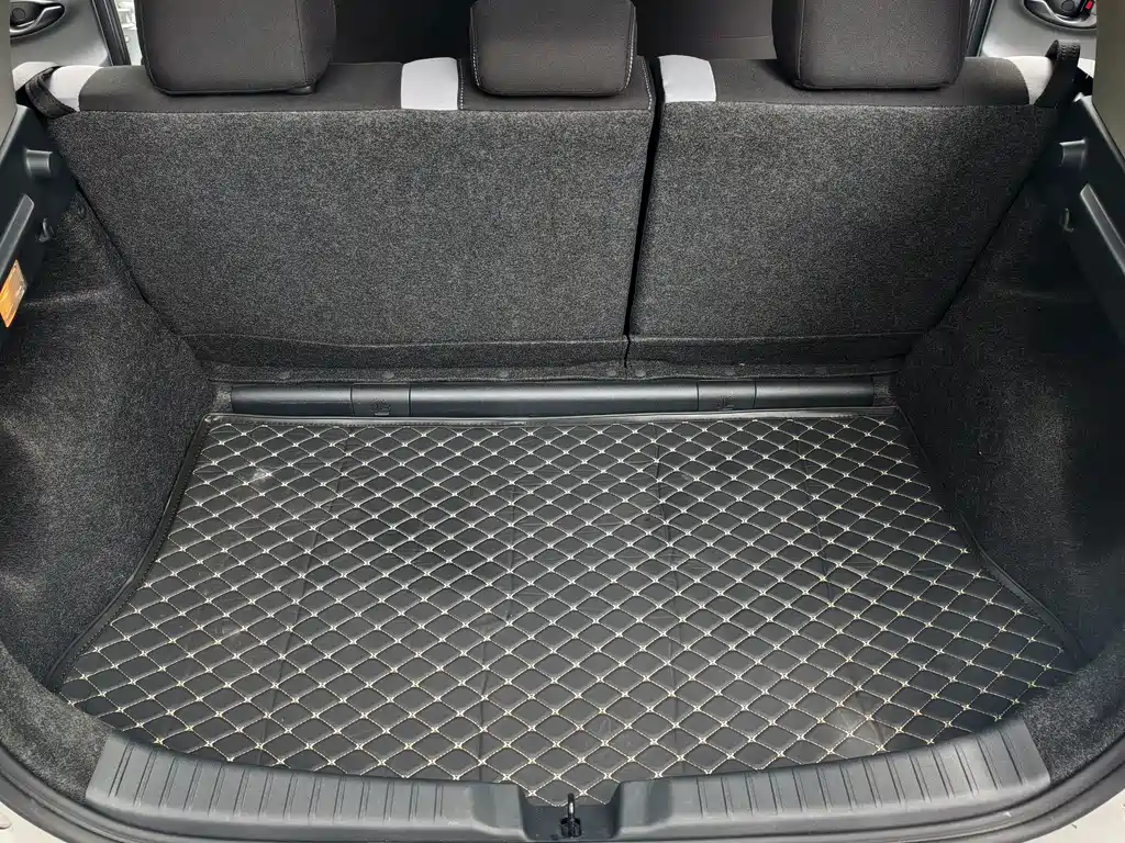Toyota Yaris L — миниатюра 33