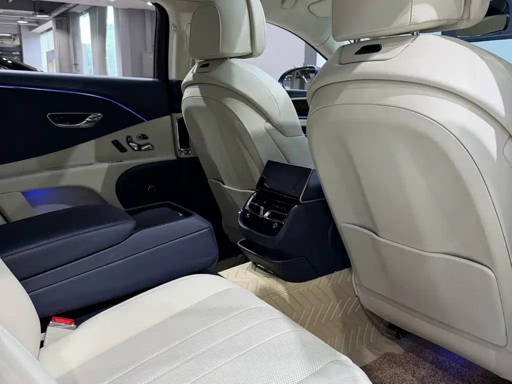 Bentley Flying Spur PHEV — миниатюра 13